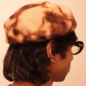 Angela & William Brown Marble Beige Wool Beret